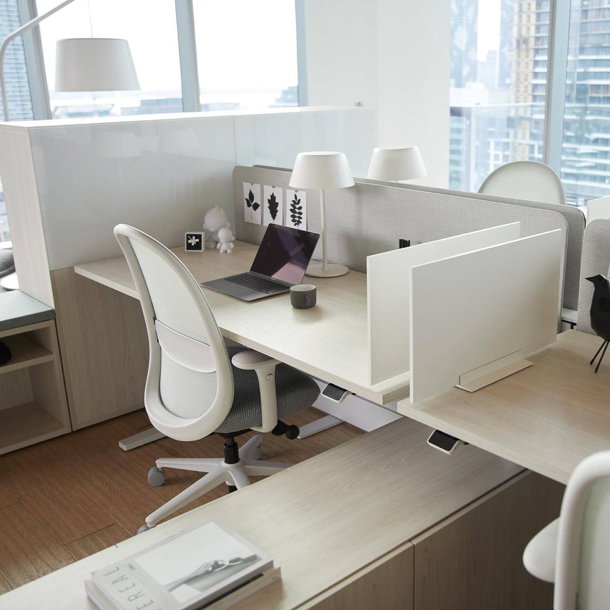 teknion's tweet photo. #District combines the attributes of classic furniture with the functionality of systems, making efficient use of smaller footprints. A worksurface nestled between credenza and bookcases elevates the look of this highly functional layout.
#focuswork #modernoffice https://t.co/5fl5Aqlz6x