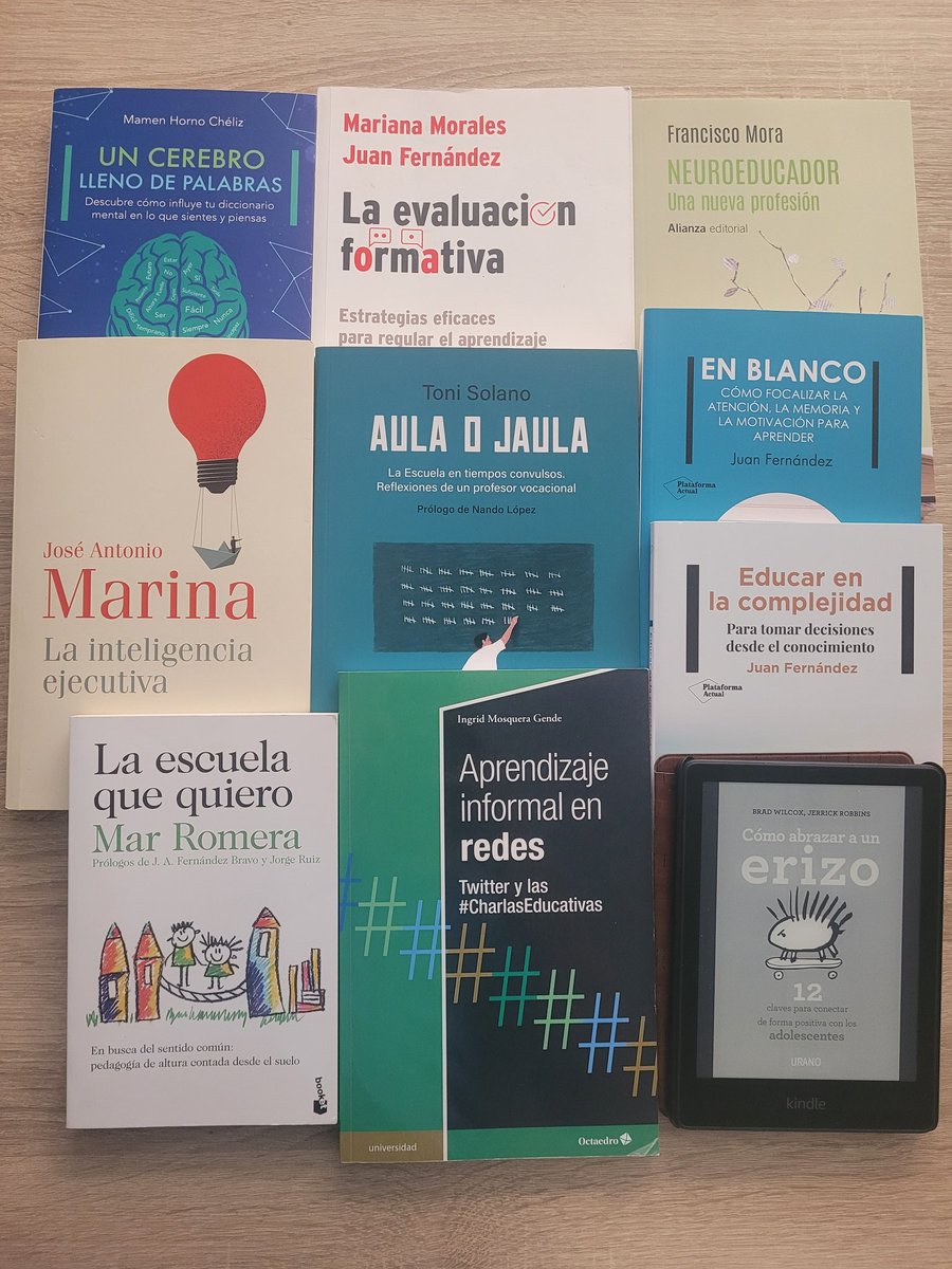 Cada 1 de julio aprovecho para adquirir los libros que no me da tiempo a leer durante el curso. Orgullosa porque este año visitaré la librería, pero ya cuento con alguna lectura disfrutada gracias a mi particular #clublectordocente

#soyMaestra #megustaenseñar #meencantaaprender