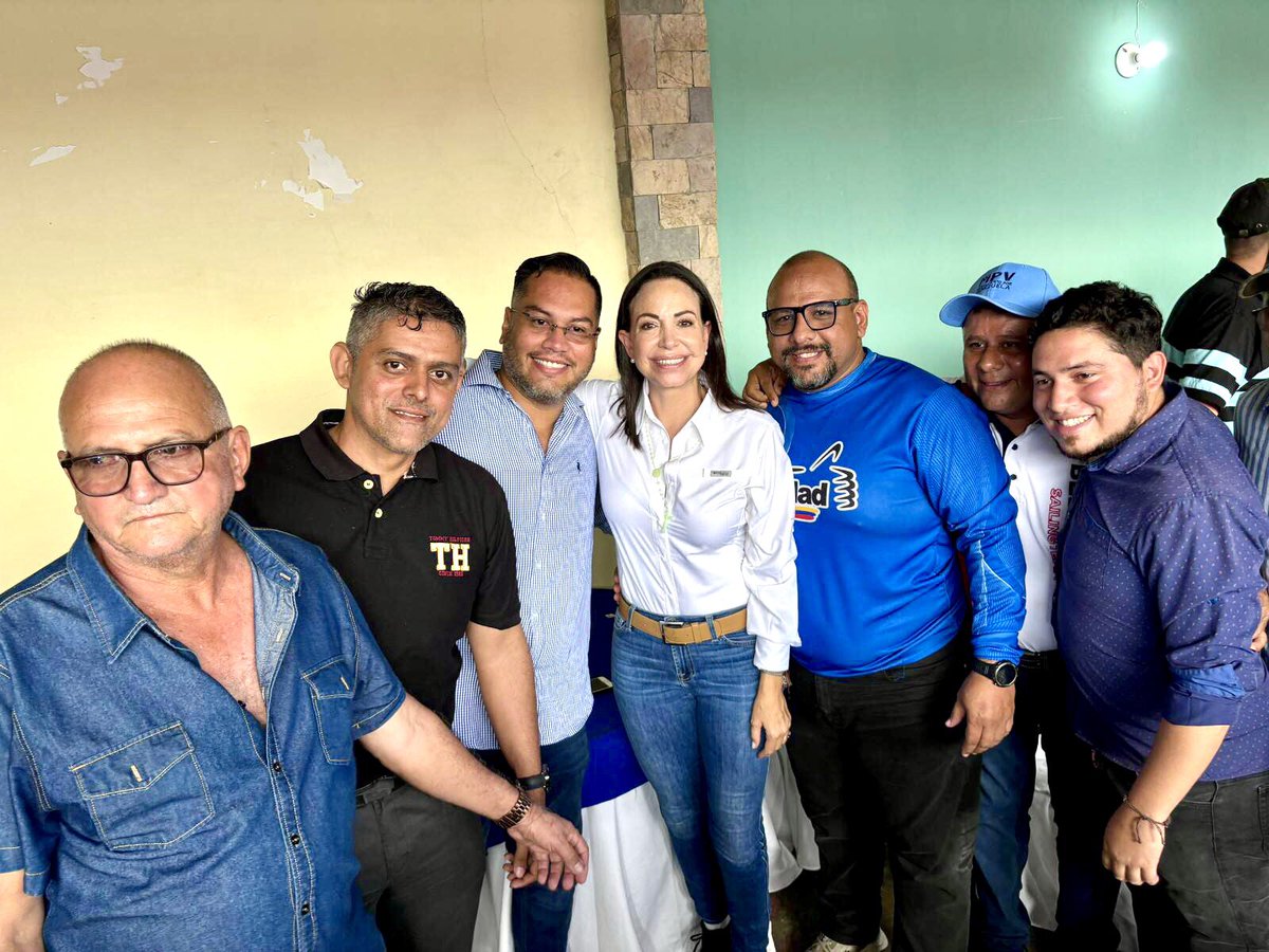 Sostuvimos una importante reunión con nuestra líder nacional <a href="/MariaCorinaYA/">María Corina Machado</a> en su visita a la ciudad de El Vigia, seguimos avanzando por el cambio de la mano con nuestro candidato <a href="/EdmundoGU/">Edmundo González</a> por una venezuela libre y de todos los venezolanos! <a href="/ad_elvigia/">Acción Democrática Alberto Adriani, El Vigía</a>