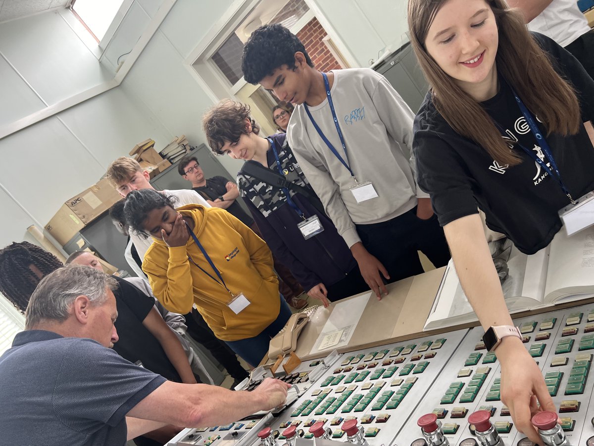 A new week means a brand new Space Camp is kicking off! This week we're at <a href="/Cambridge_Uni/">Cambridge University</a> for our next #SpaceToLearn Camp. Today students have been learning about satellites, with some fantastic talks &amp; workshops by our very own <a href="/Sophestar/">Sophie Allan</a> and an amazing excursion to
