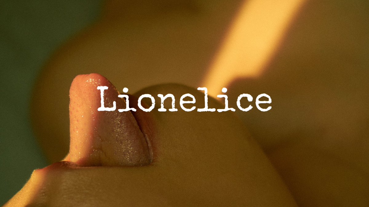 在光的注视下
欢迎约拍留言私信
摄影：<a href="/Lionelice/">✋</a> 
投稿：
<a href="/Fengsiyuan/">Mr.死因</a> 
<a href="/wqganenshi_/">有稿投😁</a> 
<a href="/tbzt2024/">推波助臀</a> 
<a href="/cuteeeee11/">小麋鹿🦌</a> 
<a href="/007share/">007𝕏🟡（转推版）</a> 
#私房 #私房约拍 #杭州约拍 #上海约拍 #人体