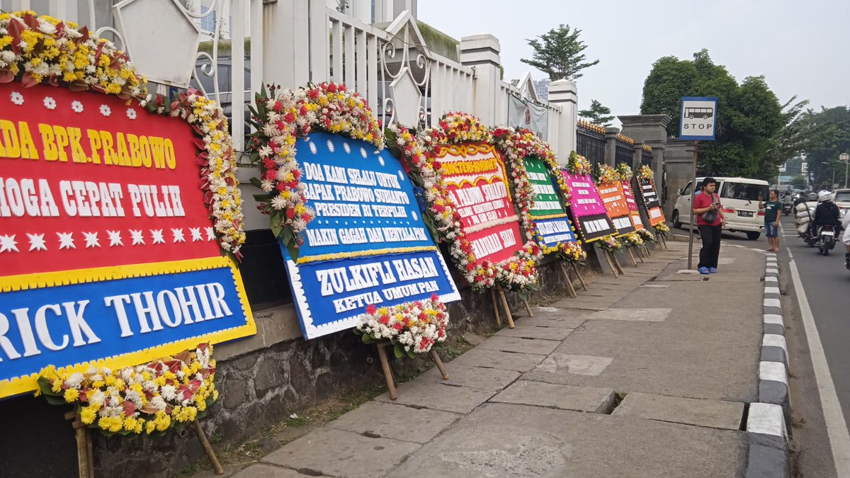 Presiden terpilih sudah 10 hari masuk RS SUYOTO...RC VETERAN, mari kita doakan semoga diberi kesembuhan yang segera dan sempurna,, karna kalo kenapa2, yg kami takutkan wakilnya bisa Naik