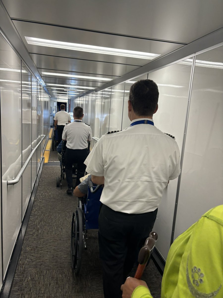 Southwest pilots on FN #1507 (BWI to ATL)  exemplified servant leaders stepping in with enthusiasm to wheel passengers down the jetway. People come first. Thank you #southwestairlines #airlines #faa #southwestheart