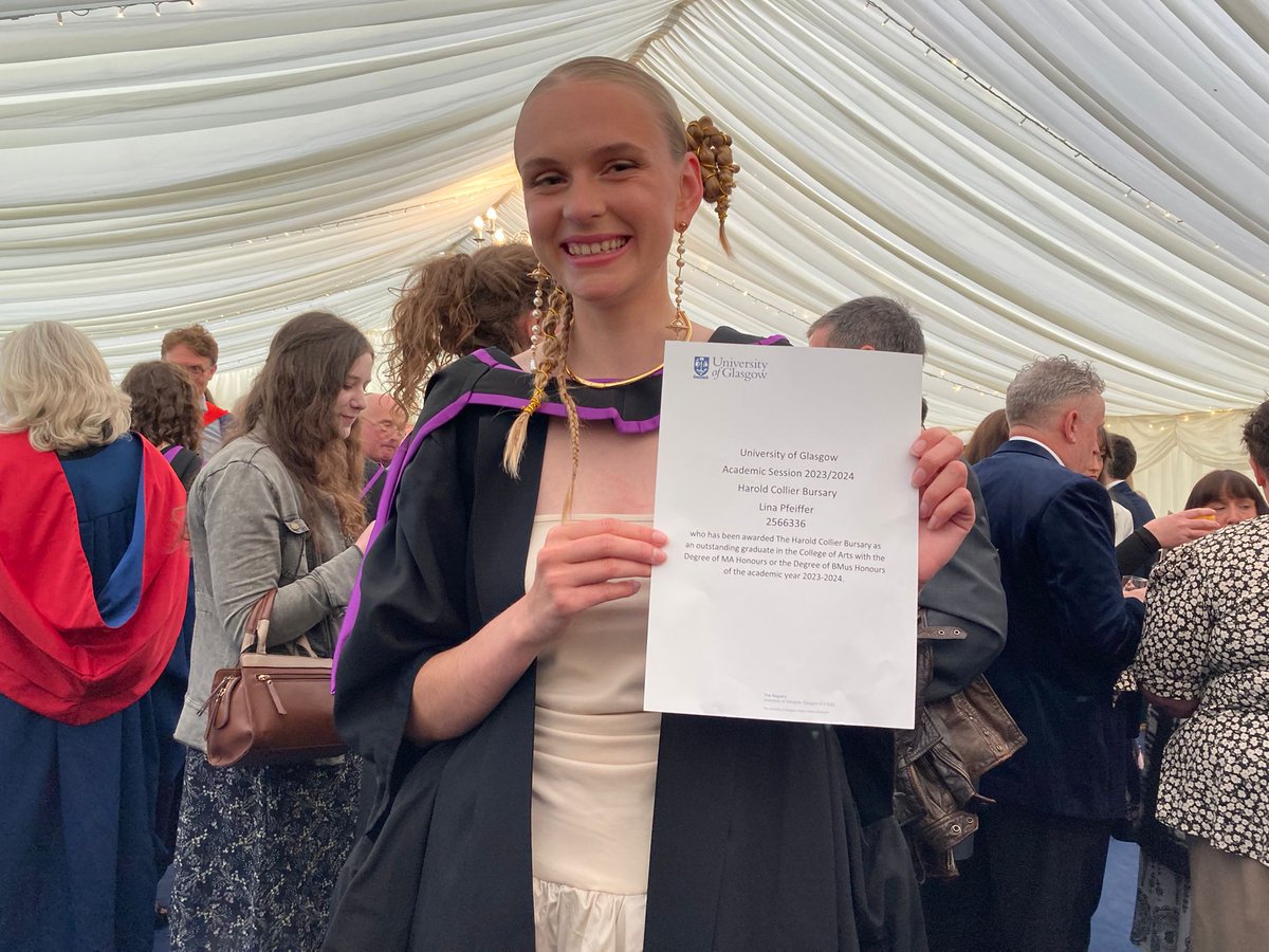 UofGInfoStudies's tweet photo. Congratulations to all @UofGInfoStudies #DMIS students graduating today!! We are very proud of you all, particualry Lina Pfeiffer who won the award for best graduate in @UofGArtsHums @UofGlasgow https://t.co/DcIaqIKrkP