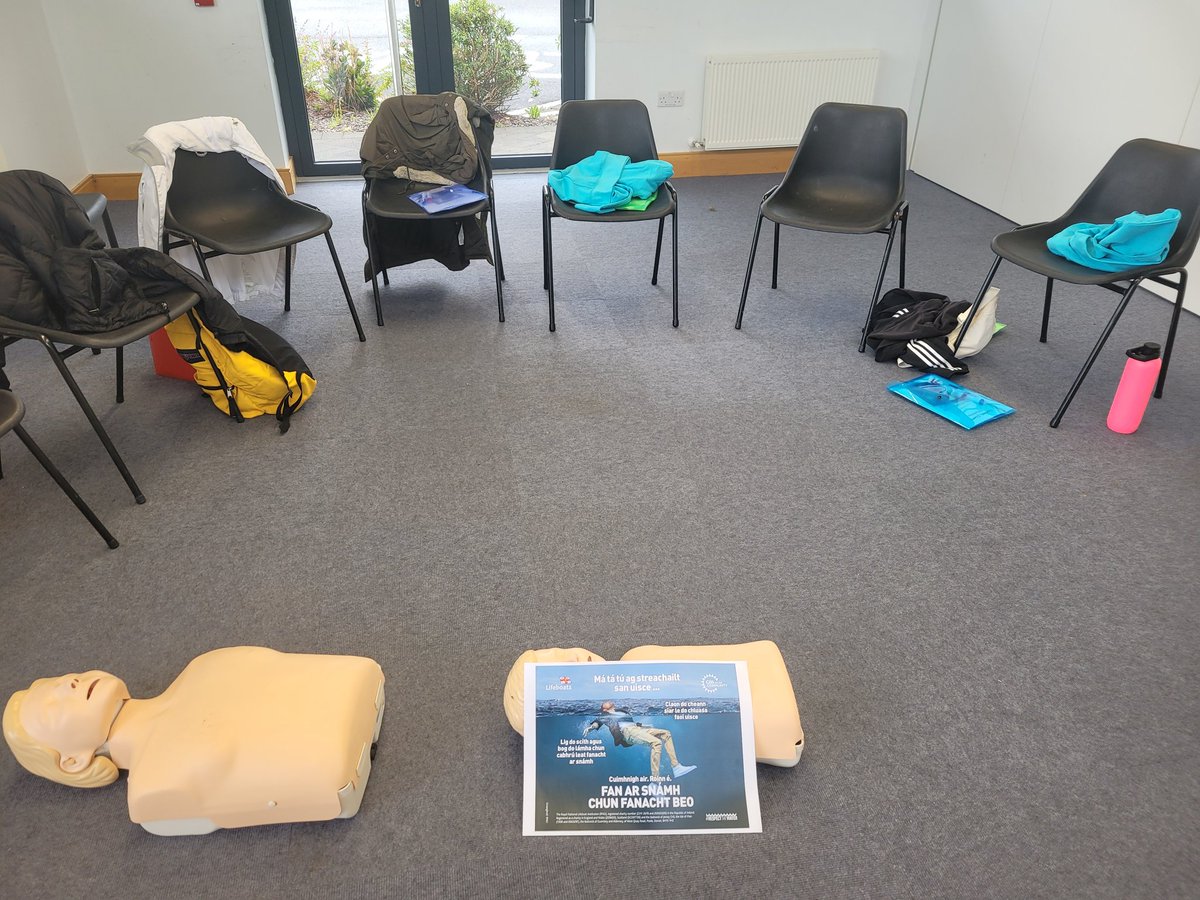 numoorepain's tweet photo. Go raibh maith agat don @RNLI as ár n-acmhainní Gaeilge a theagasc 'Float to Live' @colaisteCD 
Delighted to work with ceannairí this morning on safety matters in and around water, including drowning, &amp; injuries. #floattolive #Gaeltacht #CorcaDhuibhne #CPR #infoispower #gaeilge https://t.co/ubwhDOeAK9