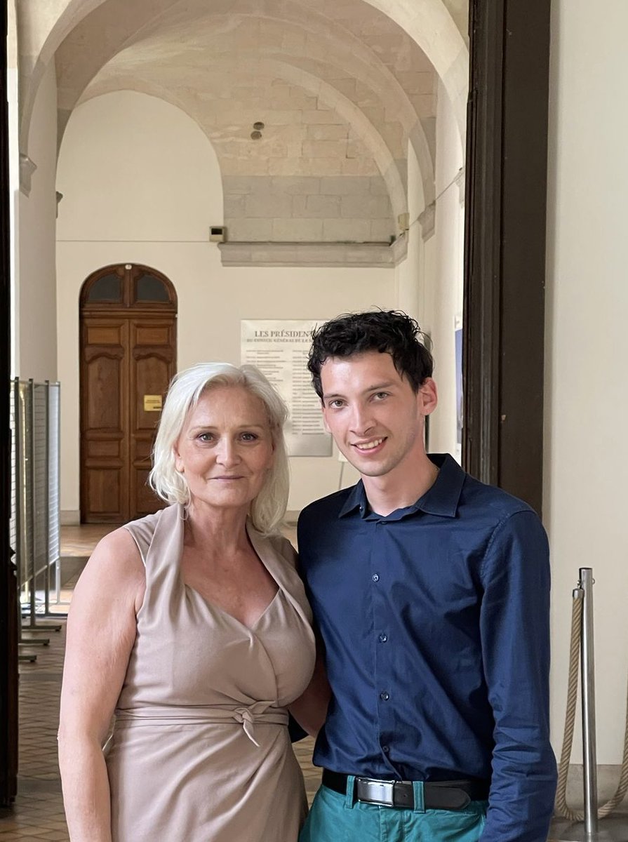 MCarolineLePen's tweet photo. Dépôt de candidature pour le 2ème tour avec mon suppléant @NoaLerosier .
Rencontre avec @romain_lemoigne, à la préfecture .
Quand le peuple vote, le peuple gagne !

@RNsarthe
#RassemblementNational https://t.co/wzr5rLaMLh