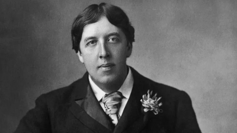 jornalnota's tweet photo. "Recomendar à um pobre que economize, é o mesmo que aconselhar um homem que está a morrer de fome a comer menos."

 Oscar Wilde https://t.co/GW7QneHXeZ