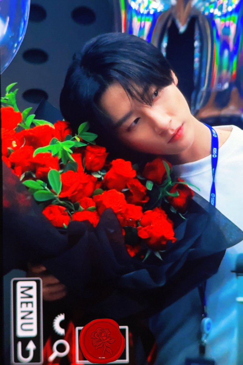 한결같이장미좋아하는거...진짜귀엽따