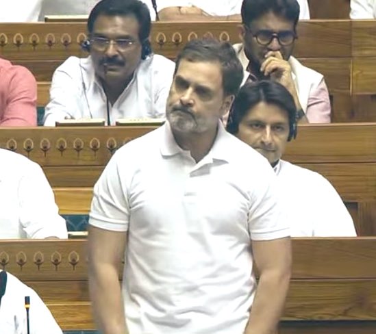 भाजपा के होश उड़ा देने वाले राहुल गांधी जी के तूफानी भाषण को आप 10 में से कितने नंबर देंगे?

मैं तो 10 में से 10 दूंगा.

#Rahul_Gandhi 
#Hindu #Hindus