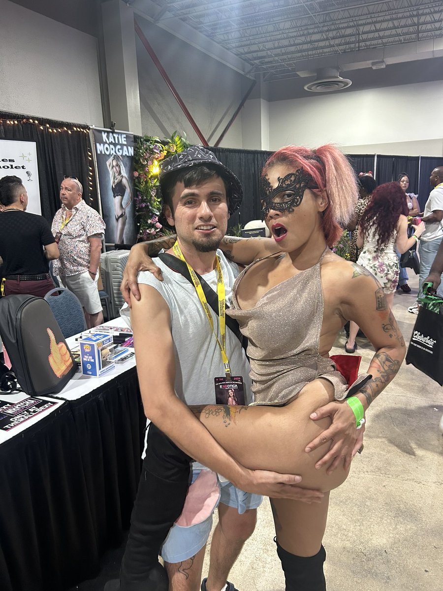 Gamma_Rey's tweet photo. @TeamLooseyLu nothing like a cuddle hug from the sexist of all foreign milfs 😍Loosey you are the best https://t.co/oY5FJQ6EQ7