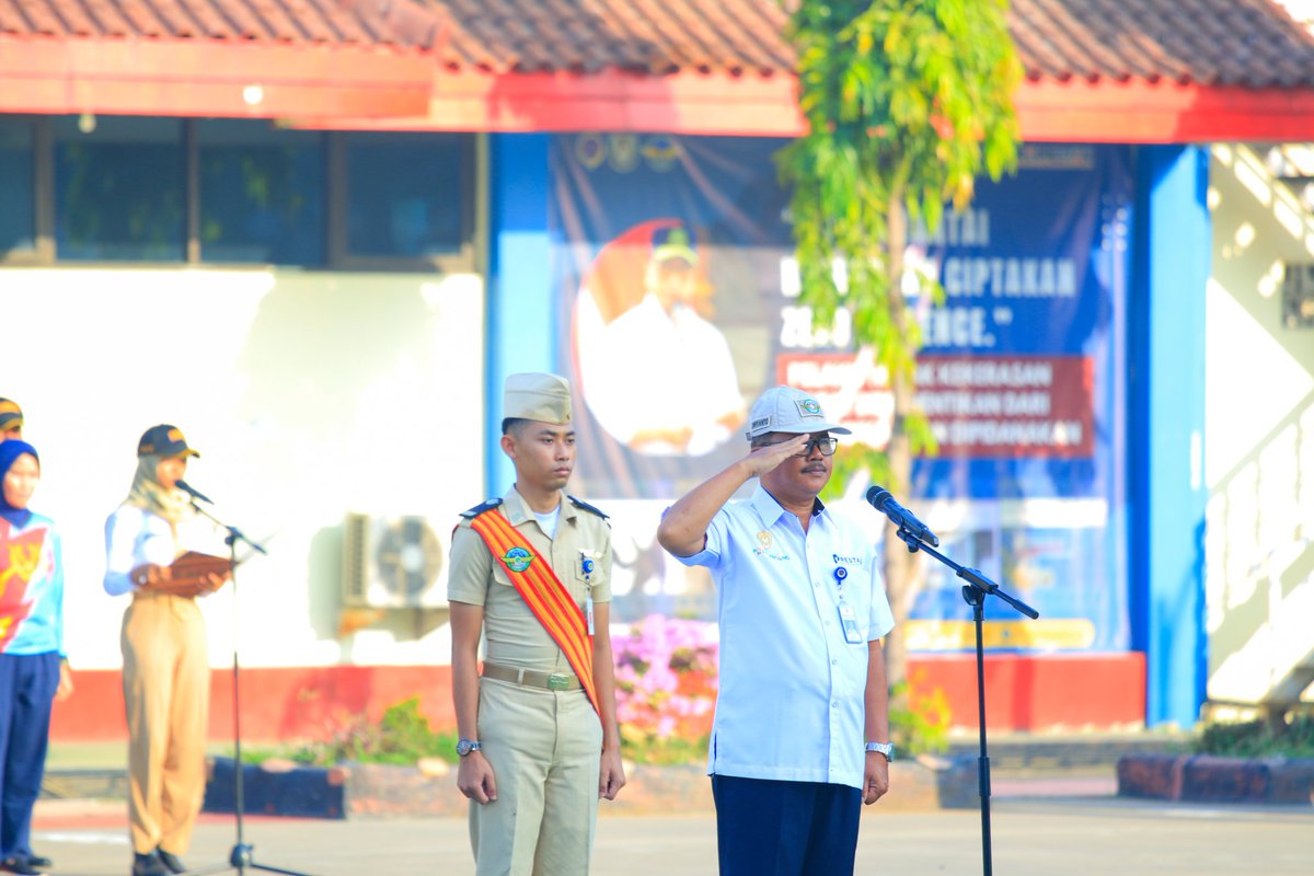 poltekbangsby's tweet photo. APEL KHUSUS PEMBERIAN PENGHARGAAN MAHASISWA BERPRESTASI DAN PELEPASAN ROMPI PELANGGARAN

Halo squad, Selasa, 11 Juni 2024 telah diselenggarakan Apel Khusus dalam rangka pemberian penghargaan kepada Mahasiswa Politeknik Penerbangan Surabaya yang berprestasi. https://t.co/1QbSKcDaEA