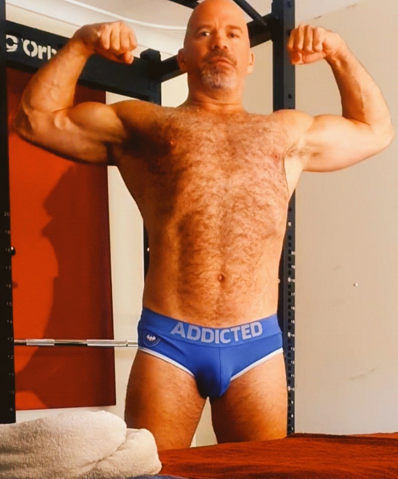 Ready to melt away your stress and tension? Book your ultimate relaxation session today. Let my hands work their magic and experience the art of touch. 💆‍♂️💪 #MassageTherapy #SelfCare #MensHealth #WellnessJourney #FitLife #Bodywork #MaleMasseur #StressRelief #MuscleFlex