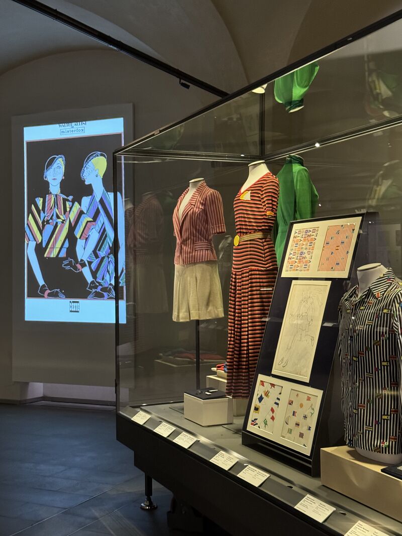 ItaliaValore's tweet photo. Walter Albini cambiò completamente la relazione moda e industria, creando il Made in Italy, il prêt-à-porter e la figura dello stilista. Fu il primo a lasciare le sfilate a Pitti (Firenze) per volare a Milano(impensabile per l'epoca!). https://t.co/TtMRpWaj2H