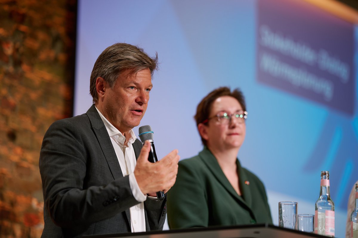 Wärmeplanung in Städten &amp; Gemeinden: Bundesministerin <a href="/klara_geywitz/">Klara Geywitz</a> @BMWSB und Bundesminister Robert #Habeck starten Dialogprozess mit Ländern, Kommunen &amp; Verbänden für praktikable Lösungen vor Ort. So gelingt die klimafreundliche #Wärmewende! <a href="/staedtetag/">Deutscher Städtetag</a> bmwk.de/Redaktion/DE/P…