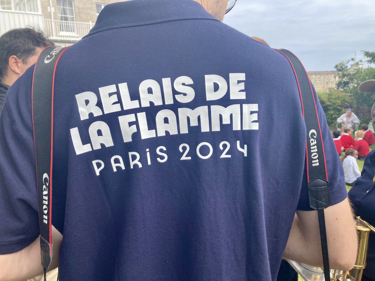 betley's tweet photo. So pleased to have seen the official Paris 2024 Olympic torch relay at Hauteville House this morning, which included members of Victor Hugo’s family… #RelaisDeLaFlammeOlympique #Olympics #Paris2024 #HautevilleHouse #VictorHugo https://t.co/iytOeSuVA6