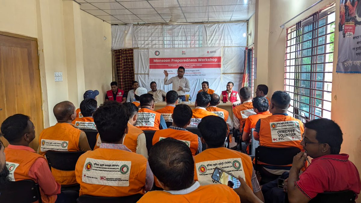 Azharul538's tweet photo. Community first responders are sensitized on rainfall alert system based on threshold, early warning and anticipatory action to save the people from #flood and #landslide considering heavy rainfall alert by #BMD.

#Monsoon Preparedness 

@BDRCS1 @ifrc #CPP #DMC https://t.co/4FJ6i8k3se
