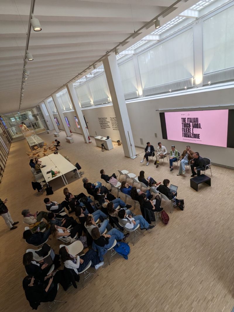 ItaliaValore's tweet photo. Si è svolto oggi, presso lo Spazio Cuore di Triennale Milano, il talk “The Italian Touch: moda, filiere e formazione”, che ha visto protagonisti Elisabetta Boanini docente di restauro tessile Scuola di Restauro di Botticino, Tiziano Guardini
Fashion Designe https://t.co/lSRutQUES1