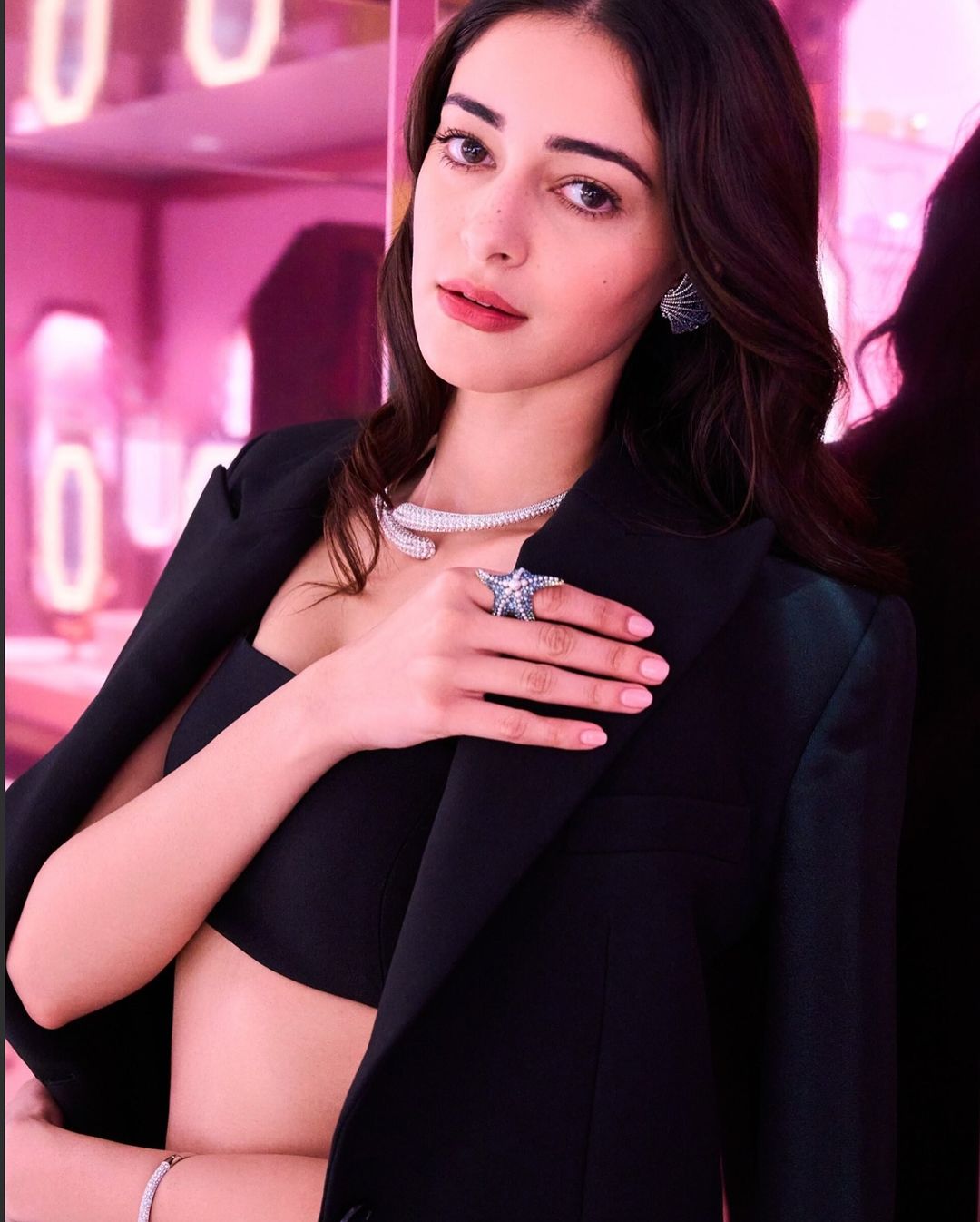 GRaM4mYXUAAAL9a?format=jpg&name=large