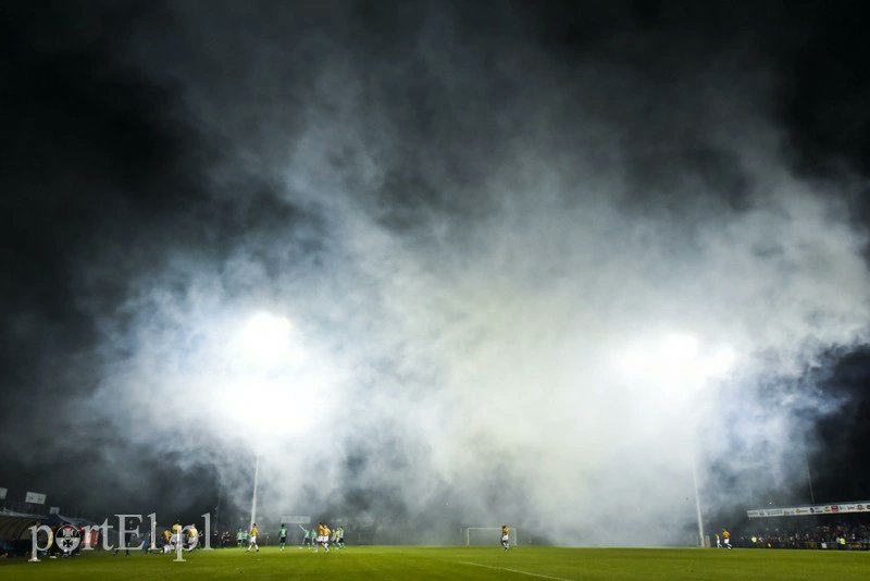 KubaCzyzak's tweet photo. #80lat @ZKSOlimpia
08.11.1987 r. Wisła Kraków - Olimpia 2:0 (0:0)
Wychodzi na to, że wówczas Olimpia pierwszy raz w historii zagrała przy jupiterach, w Elblągu po raz pierwszy zapaliły się 1 września… 2018 roku... 31 lat później ☺️
Fot. Michał Skroboszewski https://t.co/TRk2JzYv08