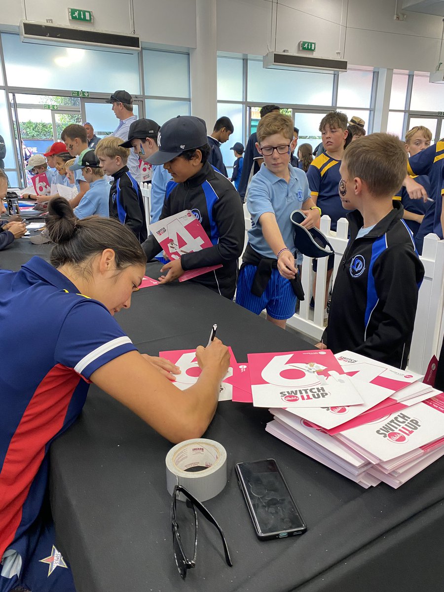ShawleyPrimary's tweet image. Cracking day at the @surreycricket for Primary Schools Day! 🏏🏏

Our young superstars got a taste of the pro life with bowling games, batting drills &amp;amp; face painting. Plus, who knew there'd be a farm too? 

So much fun for all! #Howzat @LEOsports7 @SurreyCricketFd #WeAreLEO 🦁