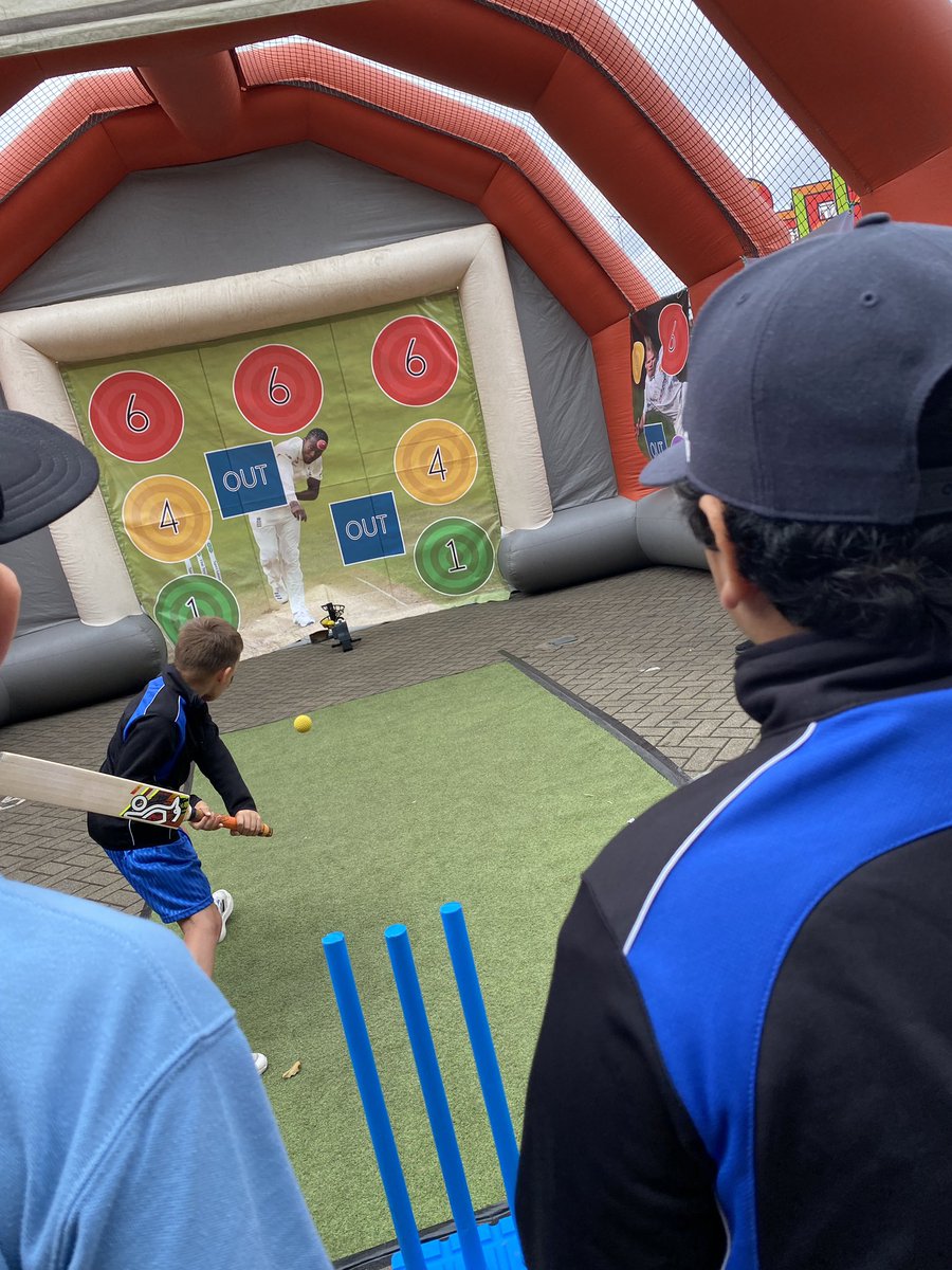 ShawleyPrimary's tweet image. Cracking day at the @surreycricket for Primary Schools Day! 🏏🏏

Our young superstars got a taste of the pro life with bowling games, batting drills &amp;amp; face painting. Plus, who knew there'd be a farm too? 

So much fun for all! #Howzat @LEOsports7 @SurreyCricketFd #WeAreLEO 🦁