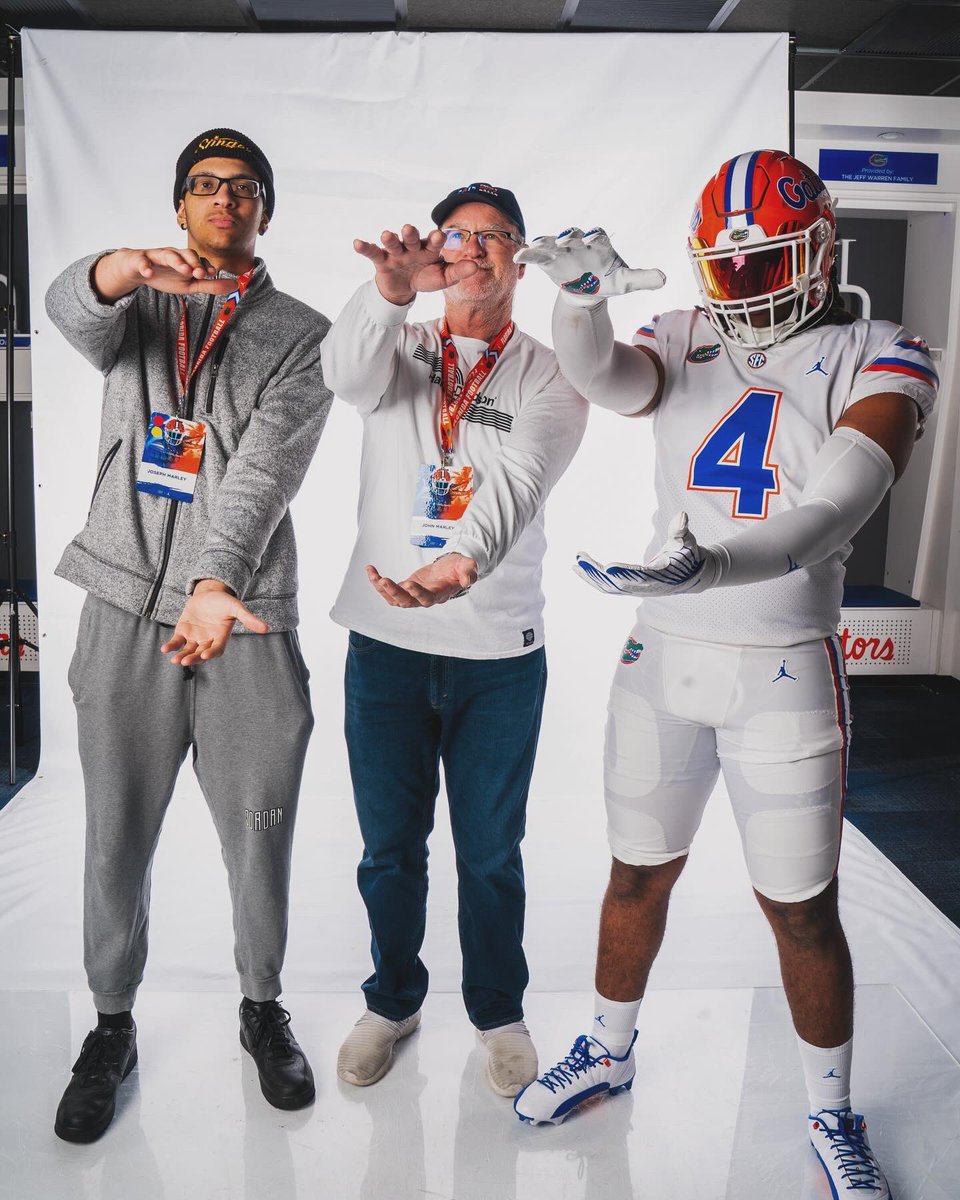 marleyfootball's tweet photo. 🐊🐊 @CoachLWillliams @CoachMPeterson @CoachGChatman @coach_bnapier @Gators247_  #floridafootball https://t.co/mbdBHfrtb7