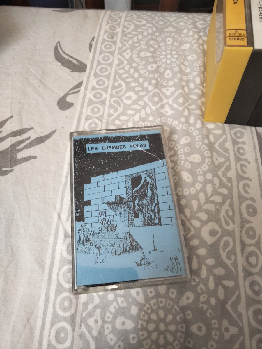 J'ai acheté cette cassette dans un lot à 5€ en brocante, quelqu'un a des infos sur cet album car je trouve rien sur internet