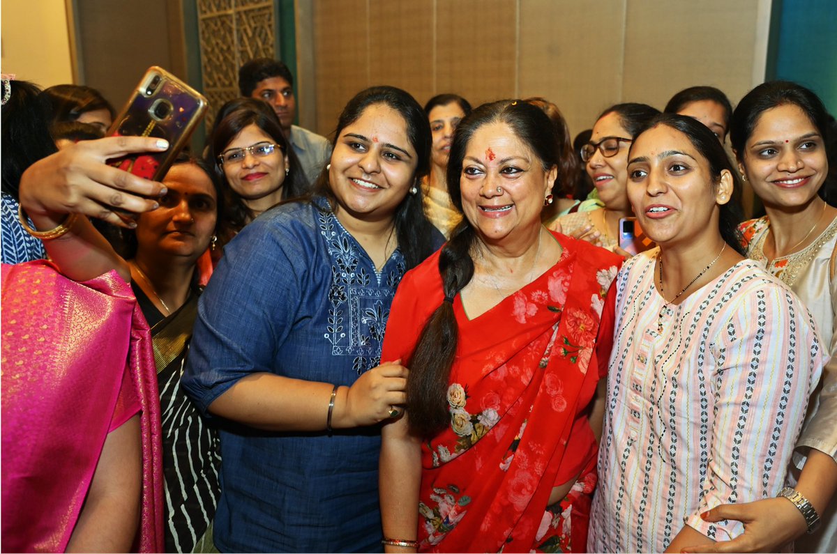 चार्टर्ड अकाउंटेंट दिवस पर हमारी विशाल सी.ए. फ्रेटरनिटी को हार्दिक शुभकामनाएँ। आप सभी भारतीय अर्थव्यवस्था को मजबूत करने में और राष्ट्र निर्माण में महत्वपूर्ण भूमिका निभा रहे हैं।

कुछ वर्ष पूर्व जयपुर में इंस्टिट्यूट ऑफ चार्टेड अकाउंटेंट्स ऑफ इंडिया की महिला शाखा द्वारा आयोजित