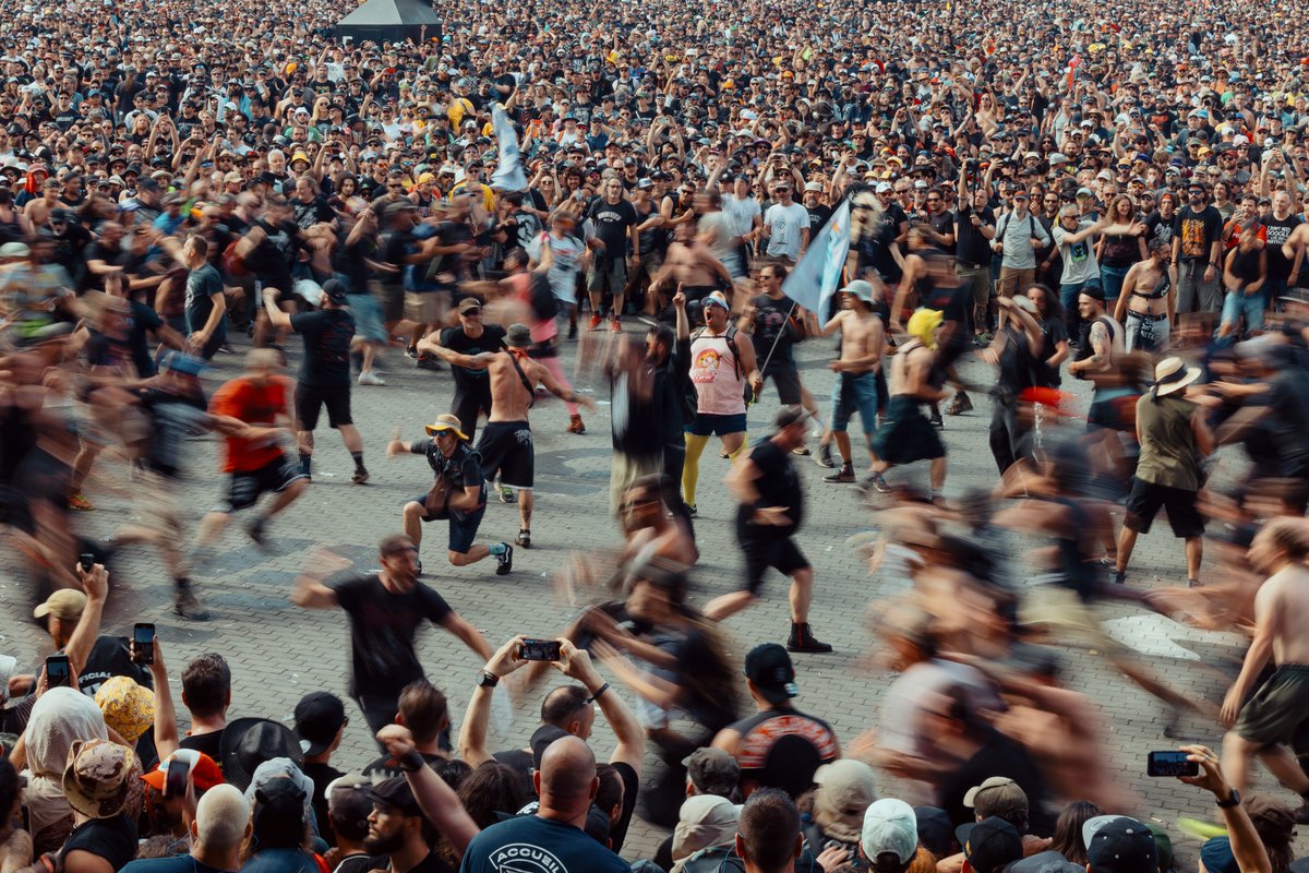 hellfestopenair's tweet photo. Hellbangers, les portes de la 17ème édition se referment et l'heure est désormais au traditionnel démontage pour les jours/semaines à venir. https://t.co/QVIyn7KoY0