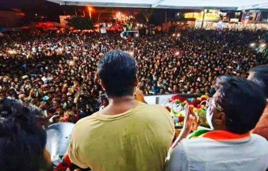 Ravanasura_'s tweet photo. ನಾವು ನಿಖರವಾಗಿದ್ದಾಗಲೇ ಶತ್ರುಗಳು ಹೆಚ್ಚಾಗೋದು...👇
   "ಹಾಗಂತ ಪ್ರೀತ್ಸೋರು ಏನು ಕಮ್ಮಿ ಇಲ್ಲ"

#DBoss  !  #Devil   ! @dasadarshan https://t.co/hqxiw2F5mA