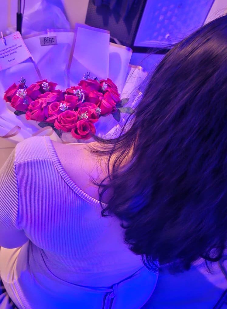 sgrmarry's tweet photo. I believe everything's coming up roses https://t.co/wmfWZOsshG