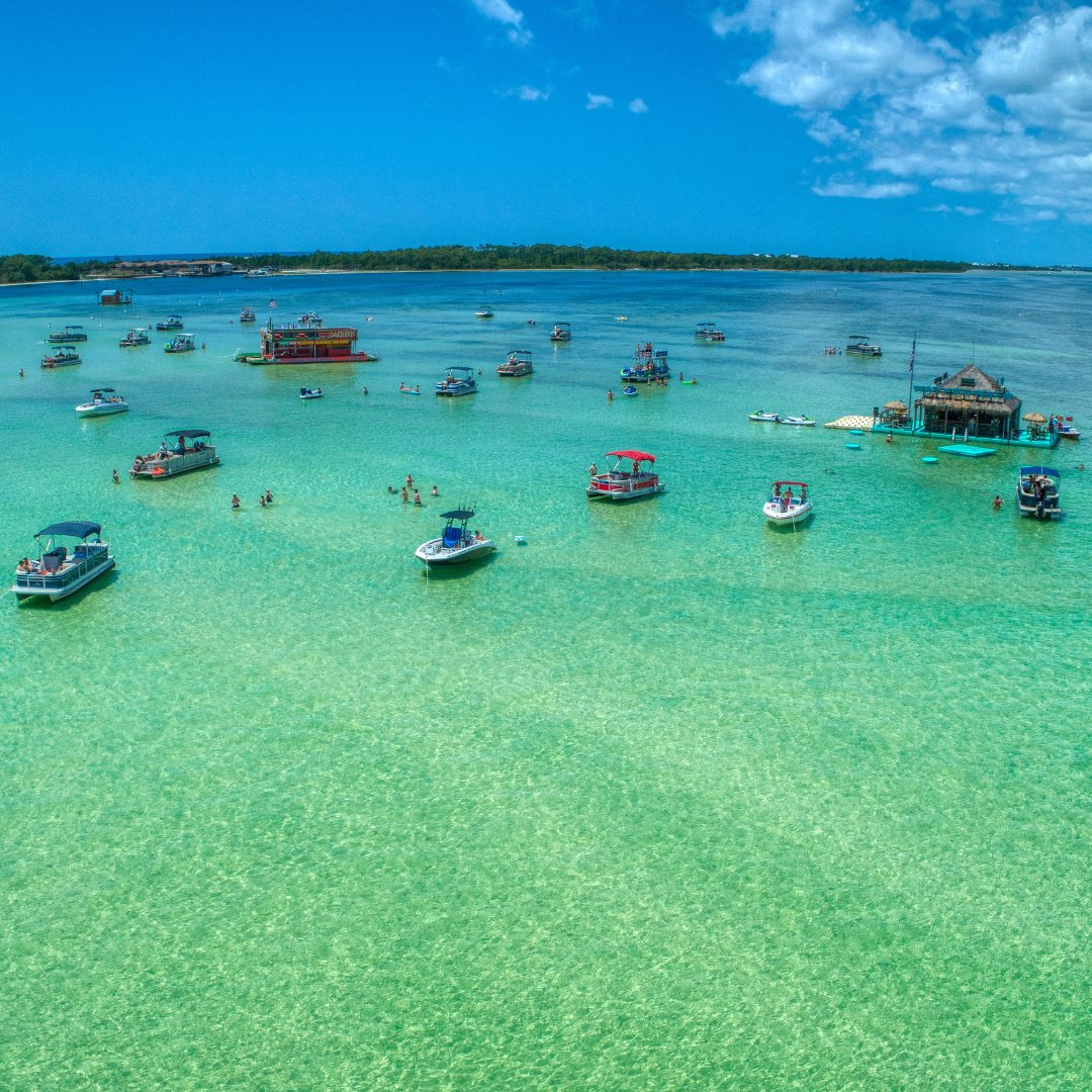 It's July &amp; #CleanBeachesWeek! As you enjoy time on the Florida coasts, remember to:
 🦀 Respect the wildlife. 
🚮 Stash your trash.
⛵️ Safely travel the waterways. 
☀️ Wear your reef safe sunscreen.
Let's keep our coastlines clean!
#keepflbeautiful #leavenotrace #florida
