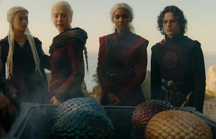 westerosies's tweet photo. #HouseOfTheDragon Episode 3 director Geeta Patel confirms that the three dragon eggs Rhaenyra gave to Rhaena are Daenerys’ dragons, Drogon, Rhaegal, and Viserion. 🐉

(via: @Forbes) https://t.co/Bb39kGS3Tv