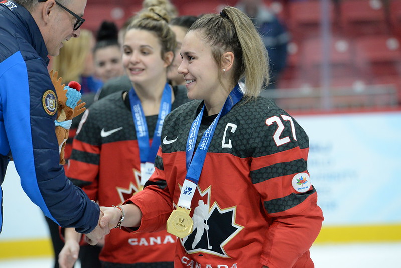 USPORTSca's tweet image. A few memorable moments of our athletes wearing the maple leaf 🇨🇦

Quelques moments mémorables de nos athlètes portant la feuille d'érable 🇨🇦

#ChaseTheGlory | #ViserHaut