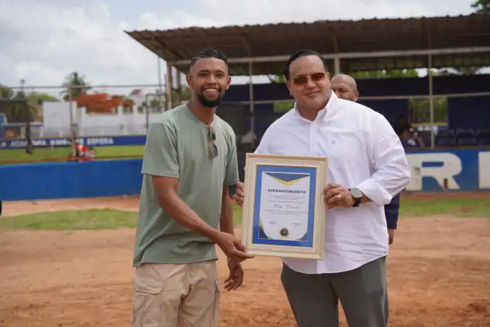 ⚾¡Matatanes se imponen a los Yankees del María!🏟️

El equipo Los Matatanes de Los Mameyes se impuso 7-5 a los Yankees del María, en el inicio de la segunda temporada de la Liga de Béisbol Amateur #SDE, dedicada al viceministro Técnico del <a href="/miderec_rd/">Ministerio Deportes</a>, Elvys Duarte