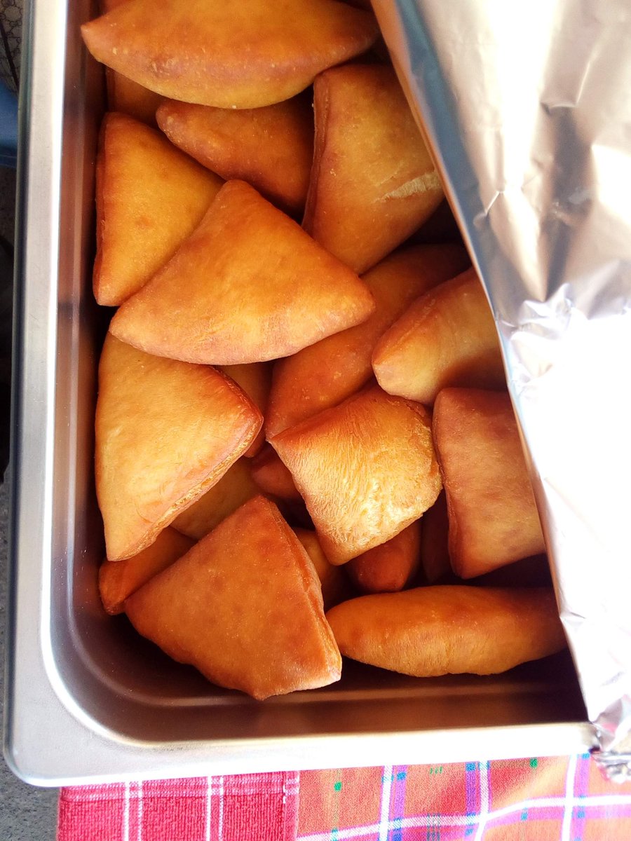 Eddsula's tweet image. Nauza tea snacks for both home and office .. samosa cooked and pre cooked @40sh each 
Mahamri and mandazi @20sh each