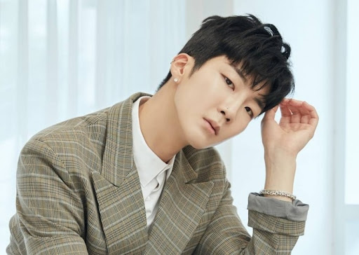 kchartsmaster's tweet photo. LEE SEUNGHOON announces solo debut mini album 'MY TYPE' for July, 15th. https://t.co/ZTtCD0DNLj