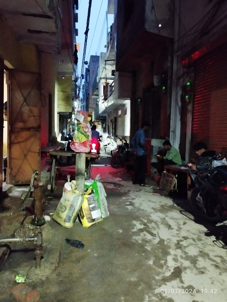 MK_KASHYAP_'s tweet photo. Urgent Complaint

Illegal digging of borewell/submersible &amp; encroachment happening in the middle of 3201 street No 4 Dharampura gurudwara gali ! This is unsafe and causing major inconvenience to residents. 

@MCD_Delhi @DelhiPolice @DelhiJalBoard please take immediate action! https://t.co/SZpNuMHEhc