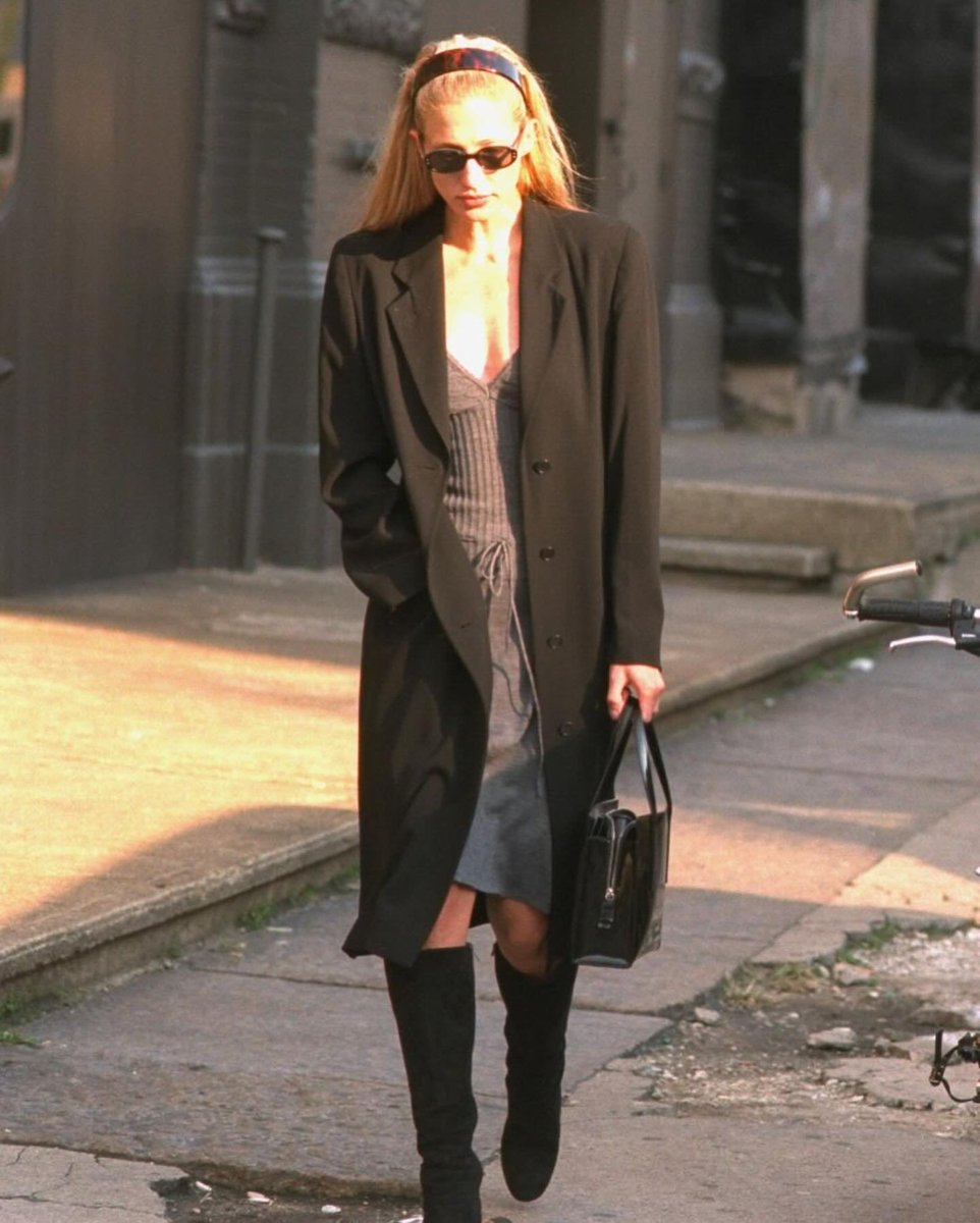 dearvotion's tweet photo. carolyn bessette-kennedy in miu miu f/w 1996 https://t.co/c3xkfmfaIt