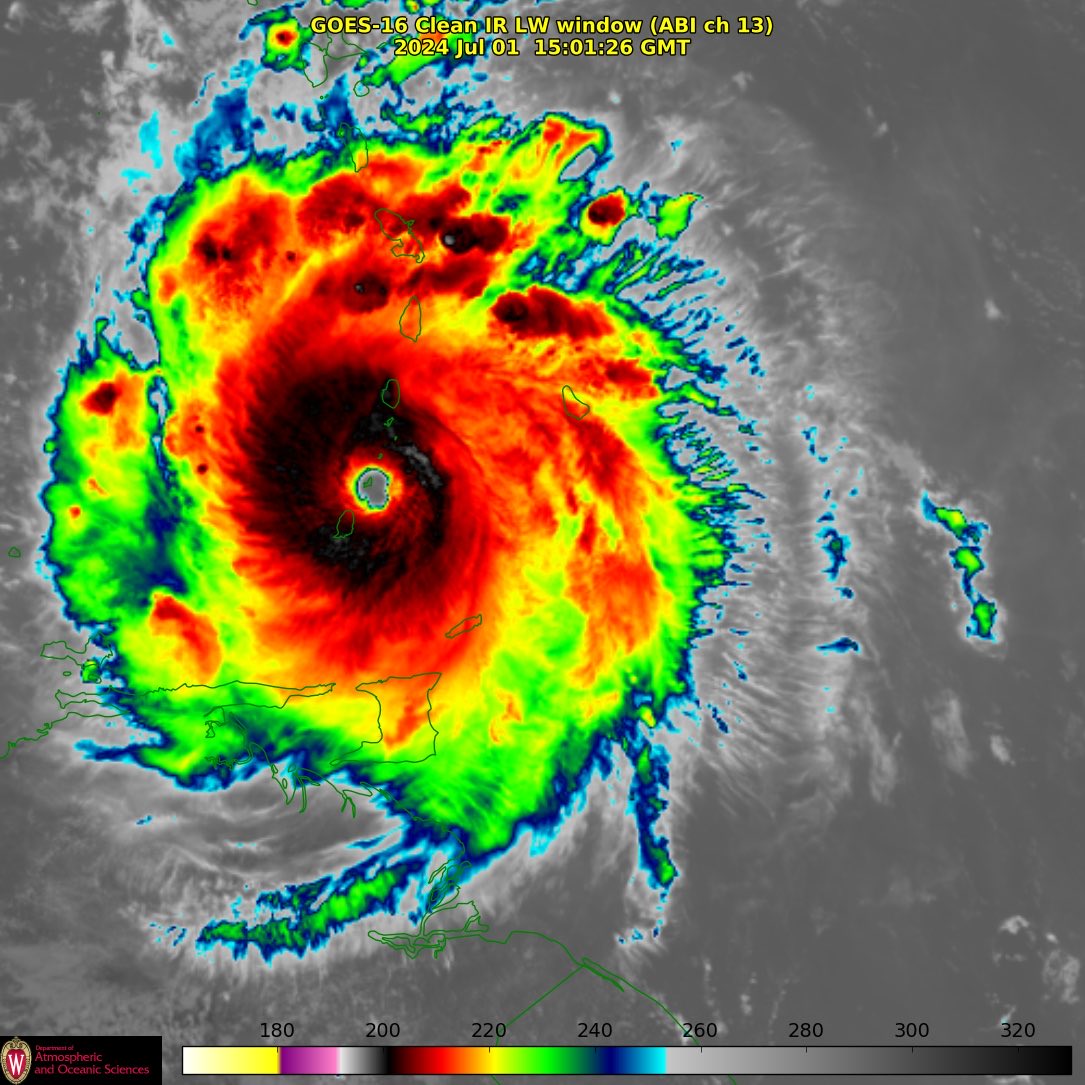 jnelsonWJCL's tweet photo. The island of Carriacou is directly in the eye of Hurricane #Beryl. https://t.co/zbsbw7yl1z