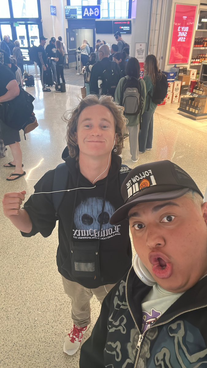 Ayoooo <a href="/loudpunxnft/">LoudPunx.eth</a> gang on the way to Vienna now , Touchdown in about 12 hrs , see you soon family <a href="/RollingLoud/">Rolling Loud</a>