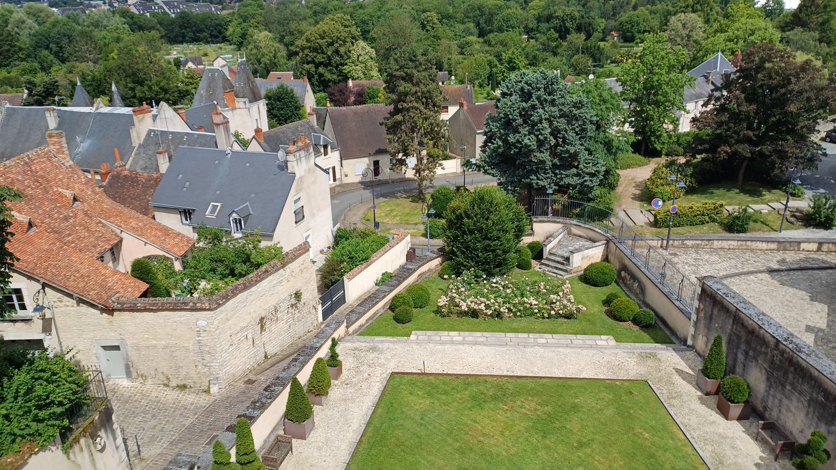 Belle journée travail dans le beau musée Bertrand de <a href="/Chateauroux36/">Châteauroux Métropole</a>, en prevision d'une exposition du <a href="/MuseeHenner/">Musée Henner</a>. Les collection et la ville sont magnifiques !
