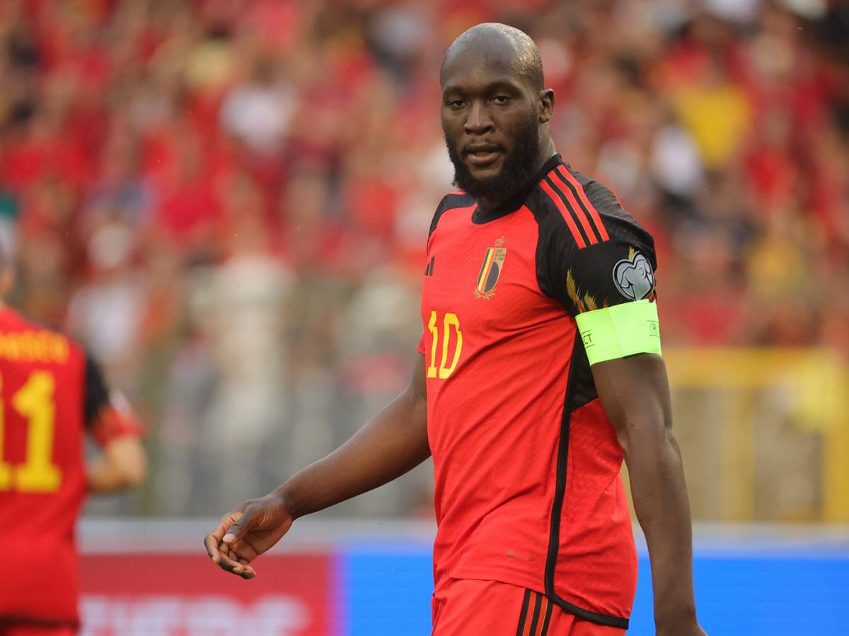 MercatoPlein's tweet photo. ��� GROSSE OCCASE pour la Belgique !

Le match ne commence que dans une heure mais Romelu Lukaku manque déjà le but vide.

(Navigo)

#FRABEL https://t.co/3ThQ0OwXrW