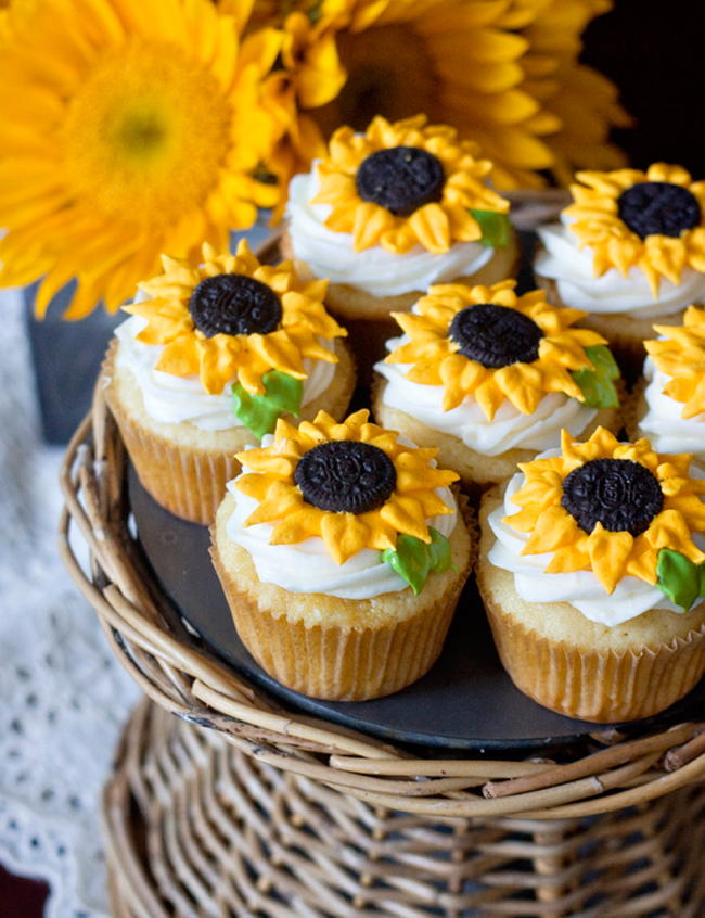 sunflowerchives's tweet photo. sunflower cupcakes. https://t.co/Ayrl72dKGN