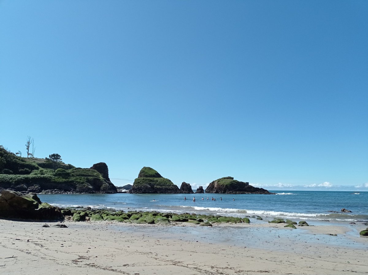 berdiales1962's tweet photo. @eltiempotpa Por fin estrenamos la playa este año. https://t.co/lsTqepueXL