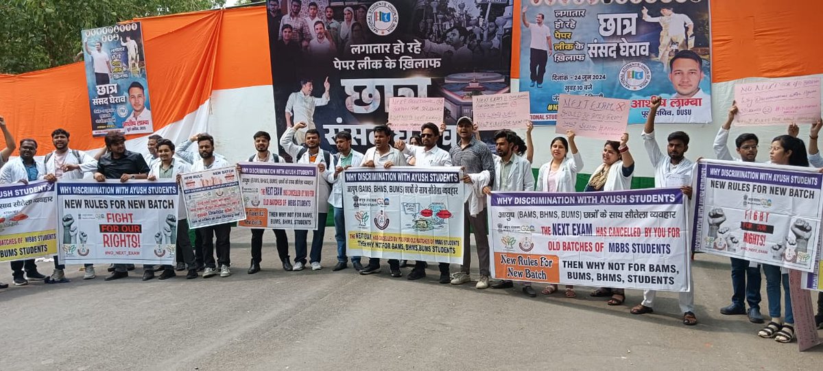 Reshu0309's tweet photo. #JusticeForAYUSHStudents https://t.co/zxNNO7e6kf
