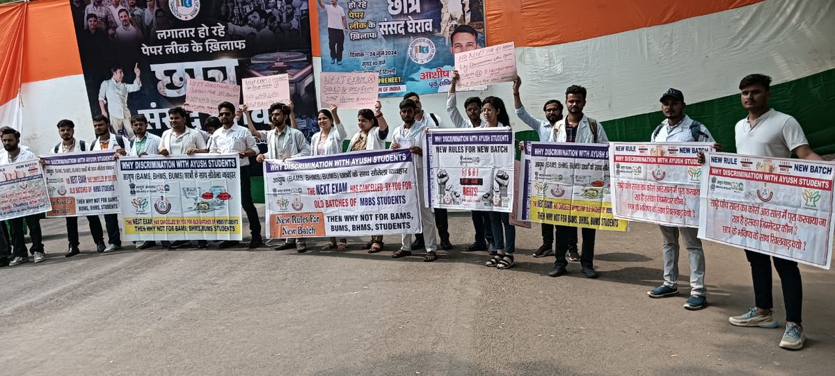Reshu0309's tweet photo. #JusticeForAYUSHStudents https://t.co/zxNNO7e6kf