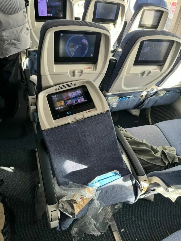 JacdecNew's tweet photo. Air Europa Boeing 787-9 (EC-MTI, built 2018) safely diverted to Natal-Intl AP(SBSG), Brazil after flight #UX45 from Madrid to Montevideo, Uruguay encountered severe turbulence during cruise flight at 36000 ft. leaving at least 30 persons injured and aircraft interior damaged. 
https://t.co/X9DuBTN7zM