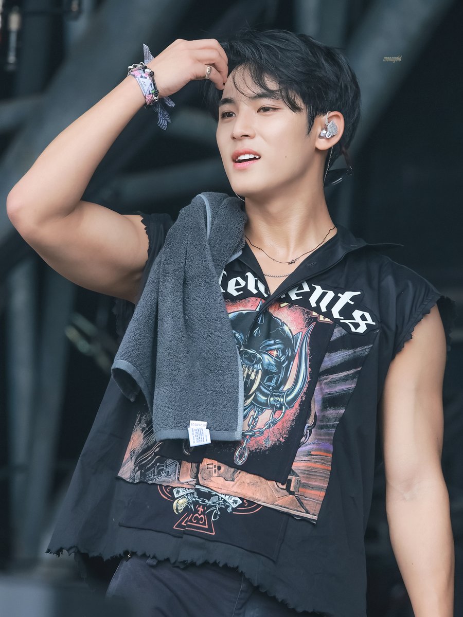 monogold46's tweet photo. 240628 글래스톤 베리 HQ

#세븐틴 #SEVENTEEN #민규 #MINGYU #ミンギュ #Glastonbury2024 #SEVENTEENatGLASTONBURY https://t.co/EwIAw8ujoK