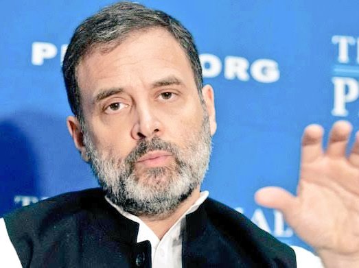 इस चेहरे से आप परिचित होंगे

जी हाँ... ये फ़िरोज़ खान के पोते, राबर्ट वाड्रा
 के साले, एंटोनिआ माइनो पुत्र राहुल गांडी है

                   इनका कहना है
   हिन्दू हिंसक है नफरती है और झूठा है
ये हिंदुस्तान के लीडर ऑफ़ ओपोजीशन हैं

सोचिये हिन्दुओं के एकमात्र देश में ये बंदा भरी